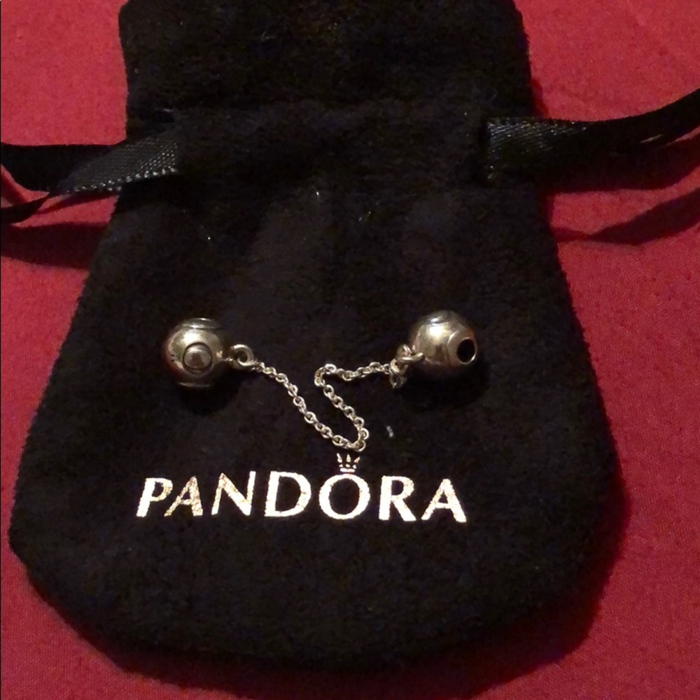 Pandora Essence safety chain